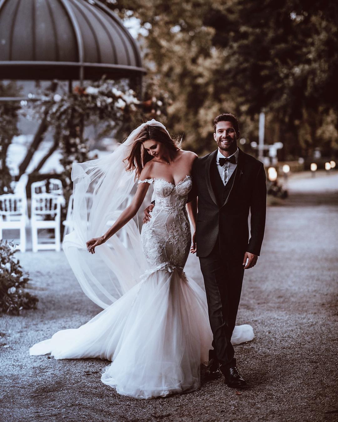 From a mermaid wedding dress to the perfect location, this is everythi From a mermaid wedding dress to the perfect location, this is everythi
