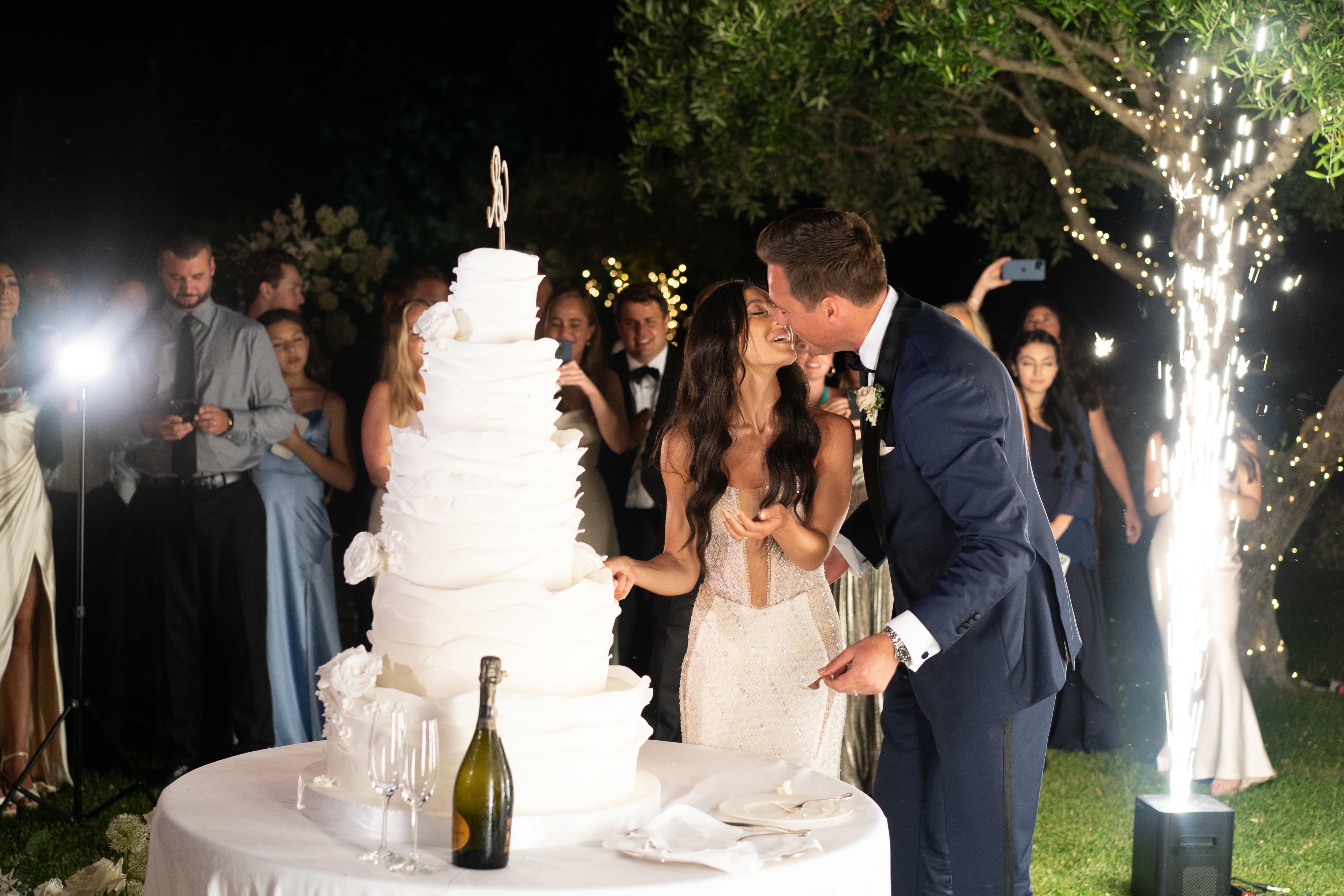 7 Dress Details to Inspire Your Cake