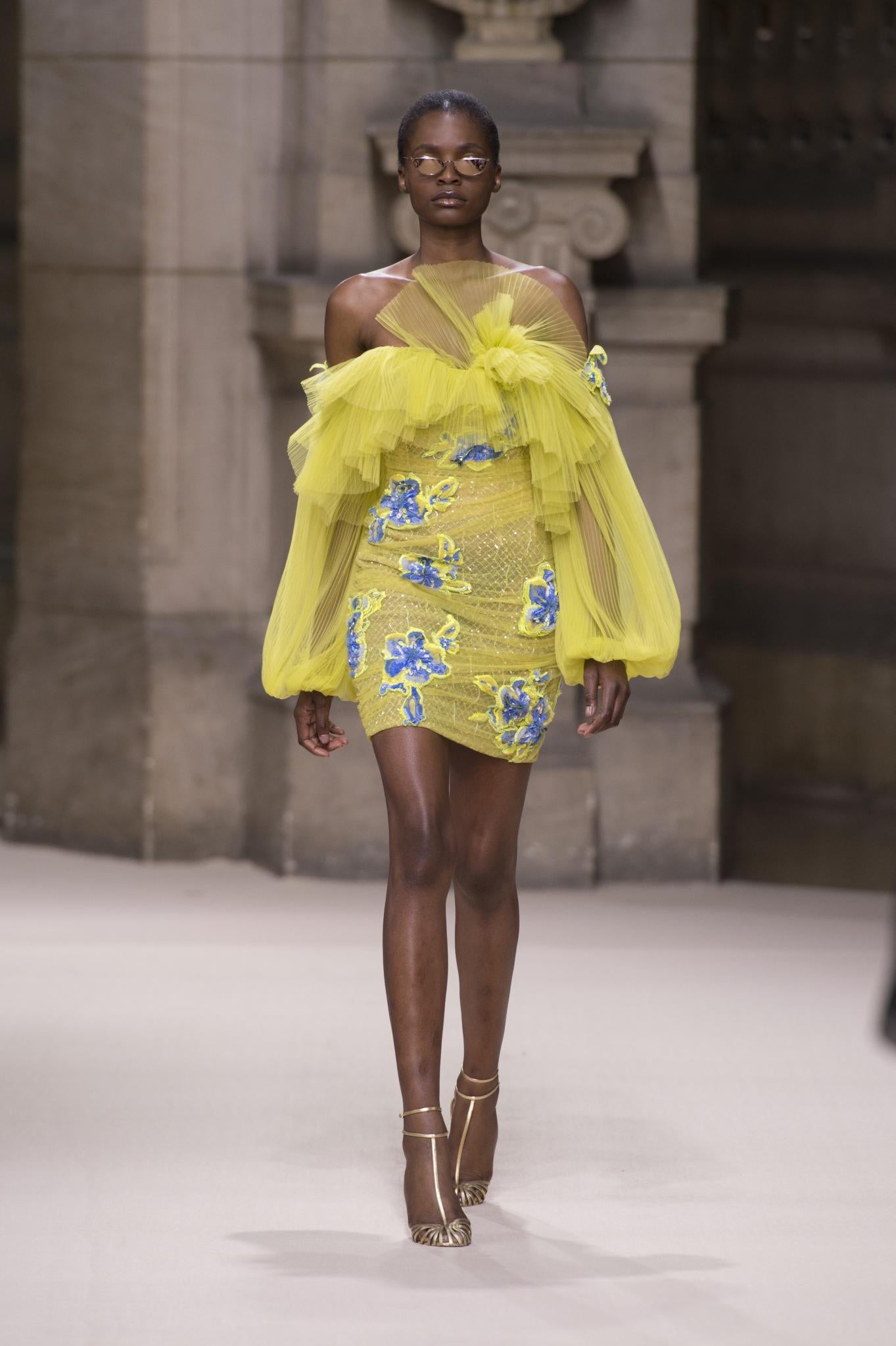 celebrity runway dresses Pin by Cynthia J. Peters on deco noel in 2024