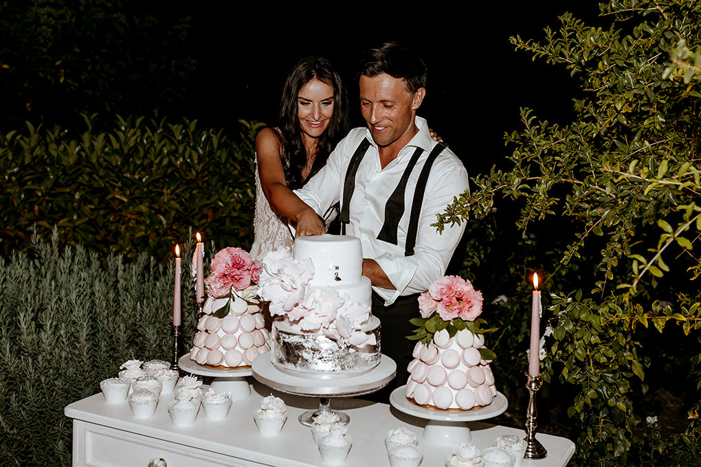 How to Match Your Wedding Cake to Your Dress