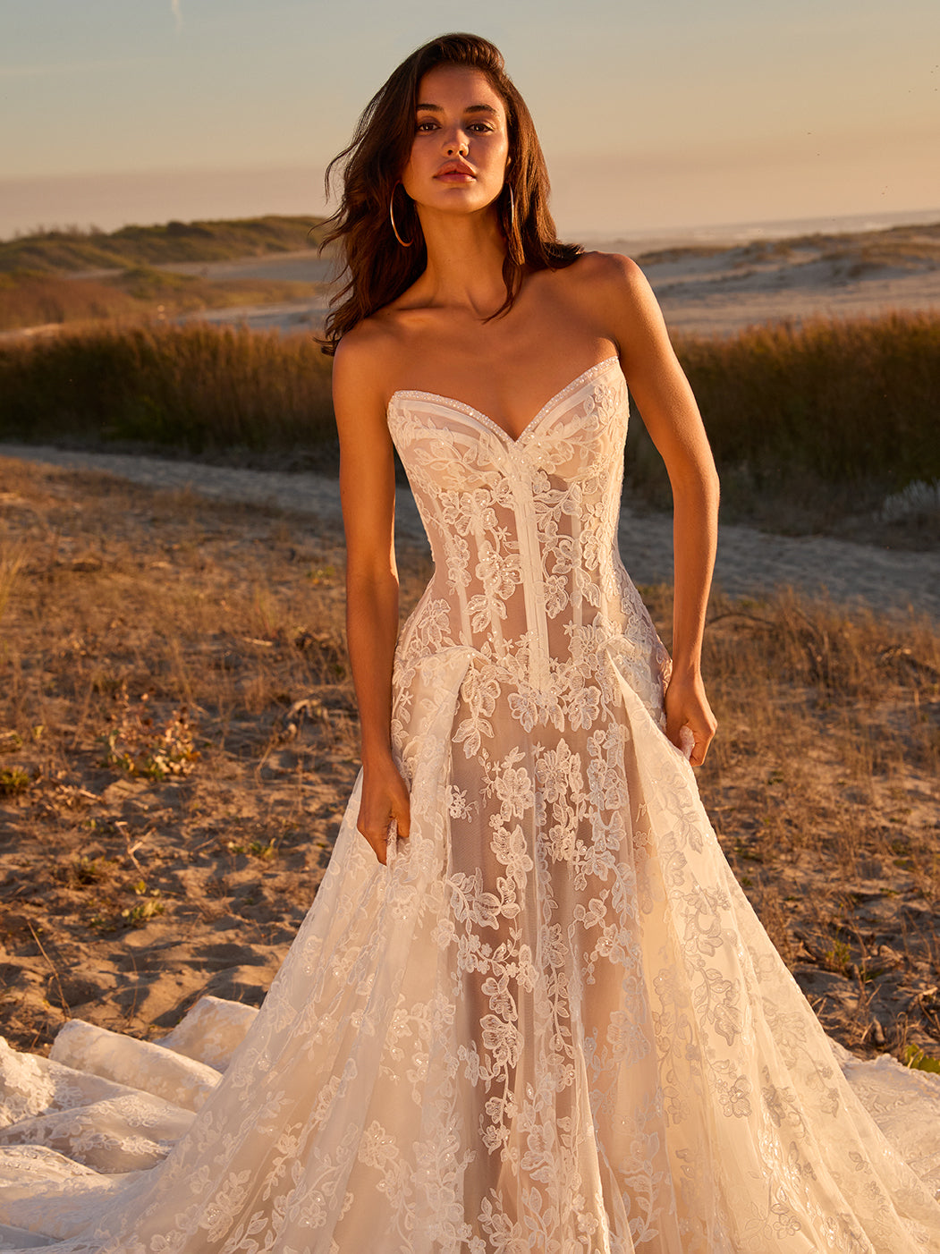 Fitted Corset Wedding Dress: The Perfect Blend of Elegance and Support