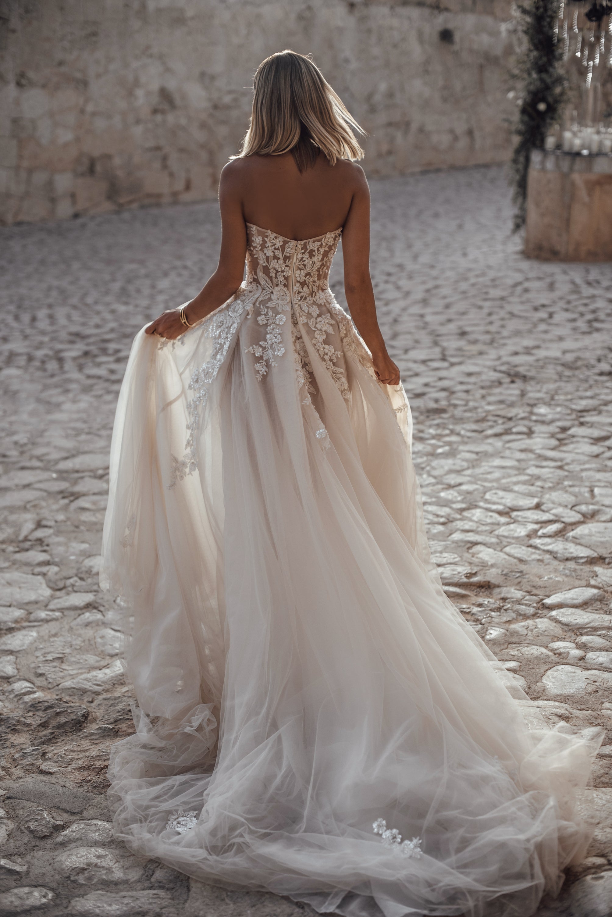 Aylin Koenig in Galia Lahav Gia Gown