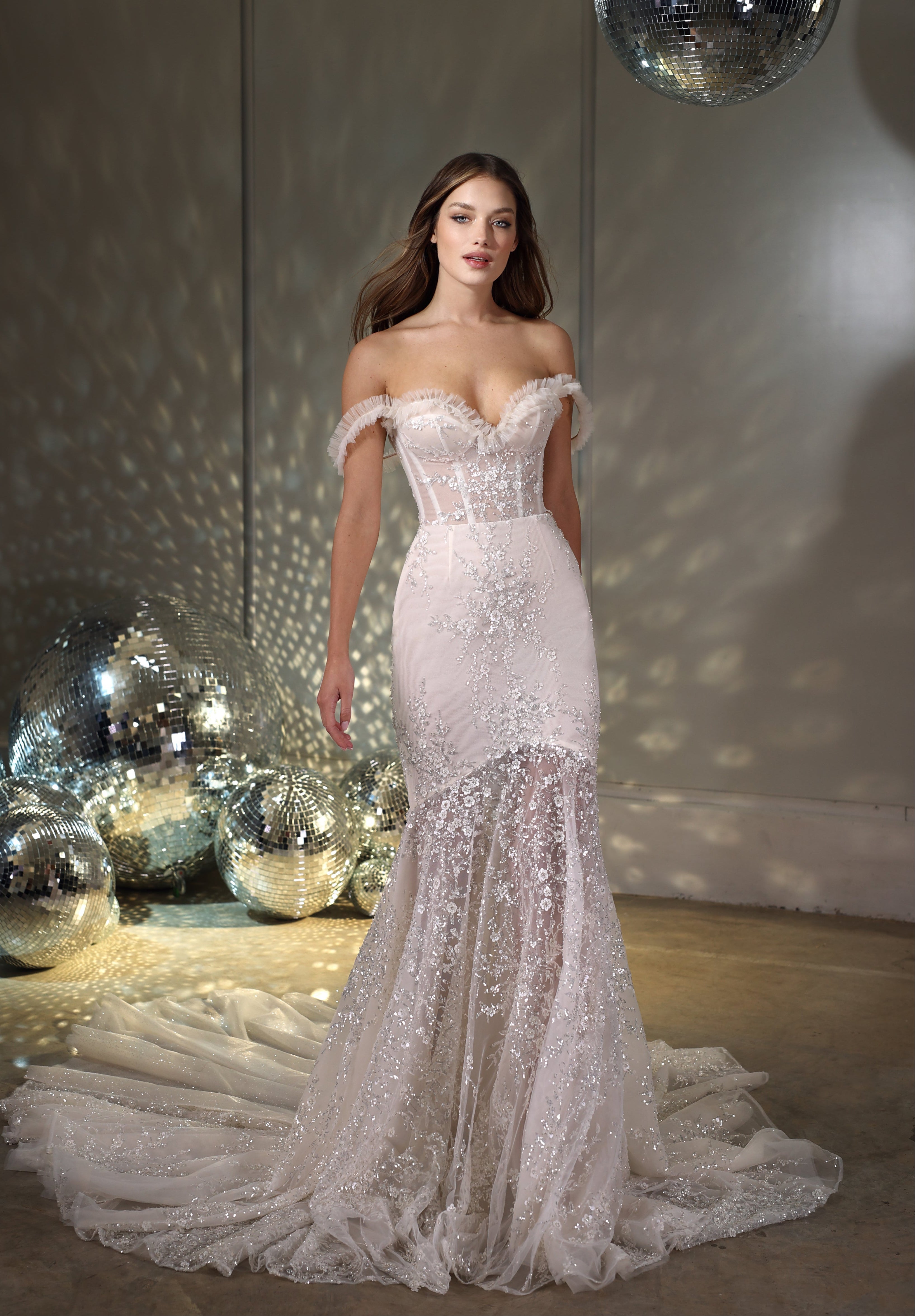 Silver sparkly wedding dress 60 photos - Astyledwedding.com Silver sparkly wedding dress 60 photos - Astyledwedding.com