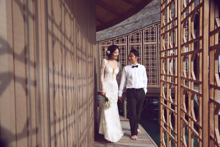 Leanne Li with her groom 