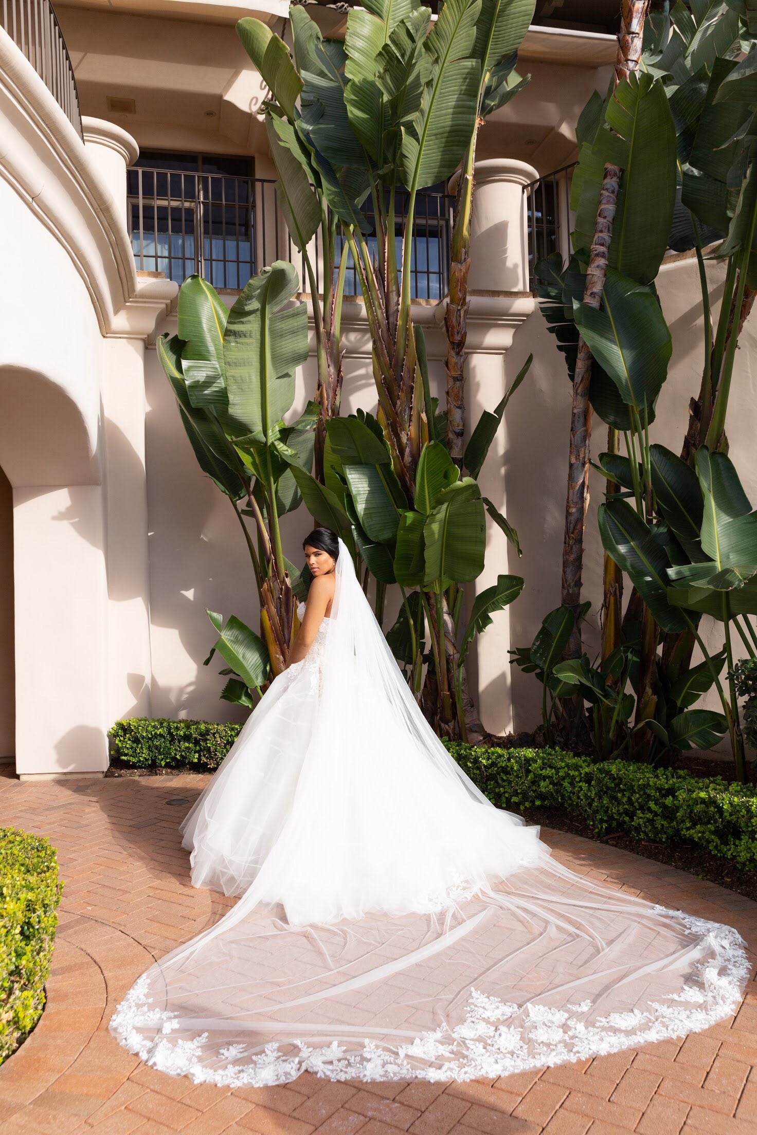 Kirsten Corley in Galia Lahav Alma 