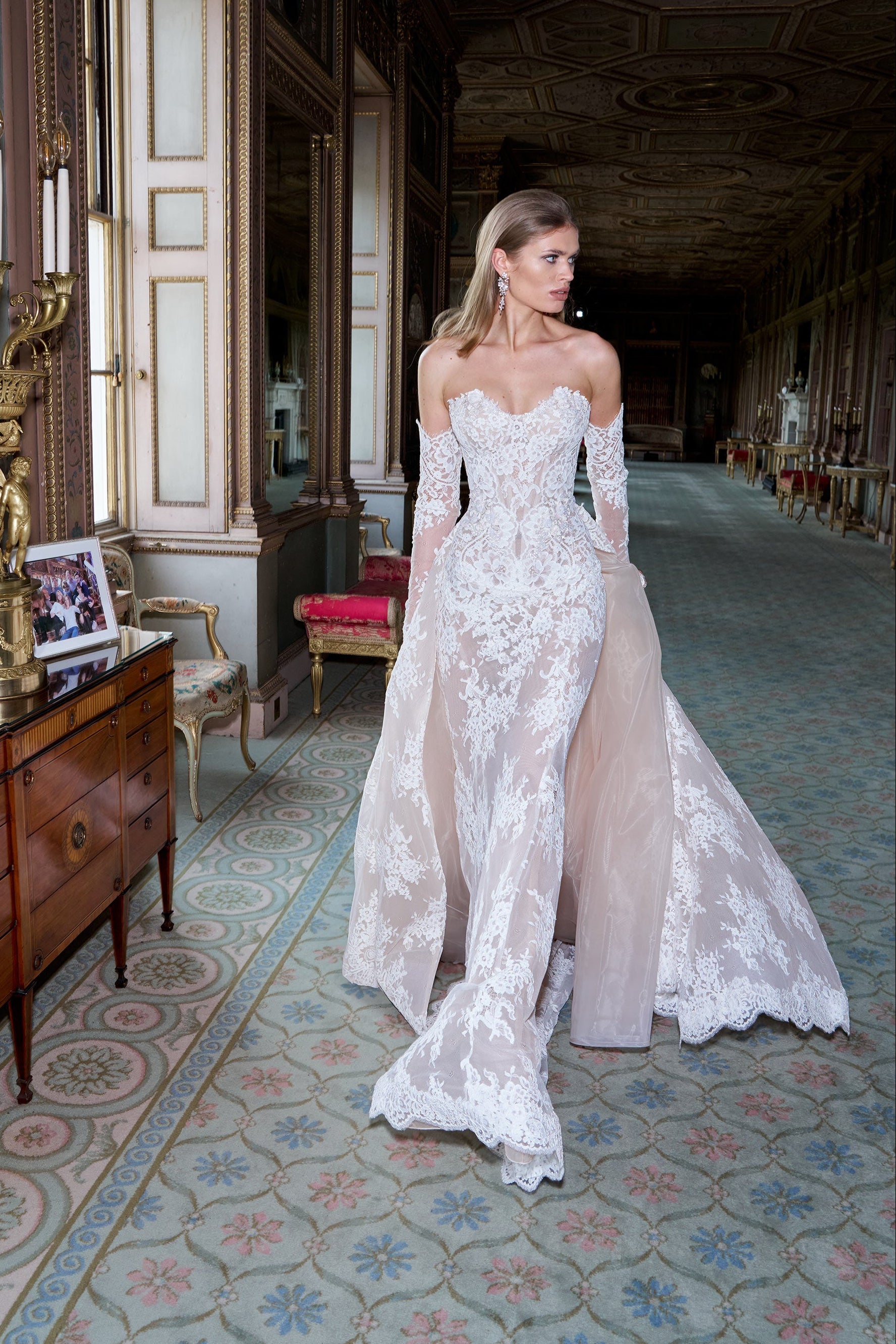 fine lace wedding dresses Lace Appliques Wedding Dress