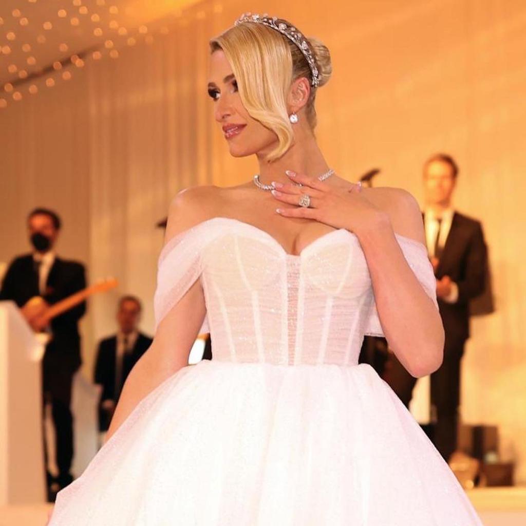 Now That's Hot - Paris Hilton Stuns Guests In Galia Lahav Now That's Hot - Paris Hilton Stuns Guests In Galia Lahav