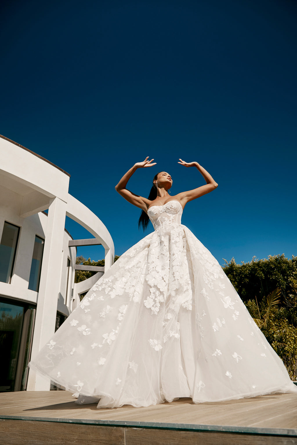 flower princess wedding dress Princess Ball Gown Wedding Dresses Flower Applique Cathedral Train Bridal Dress SWD0020