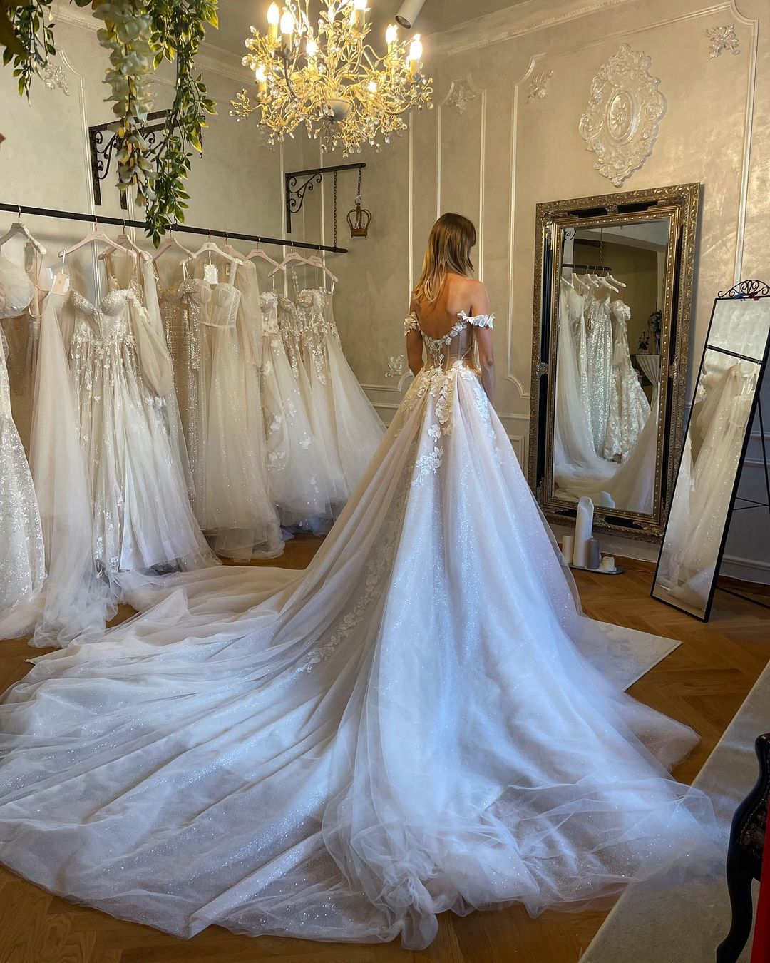 How to Pick the Perfect Wedding Dress How to Pick the Perfect Wedding Dress